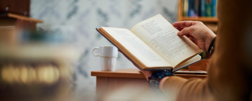 Reading students relaxing with a book at a cafe
